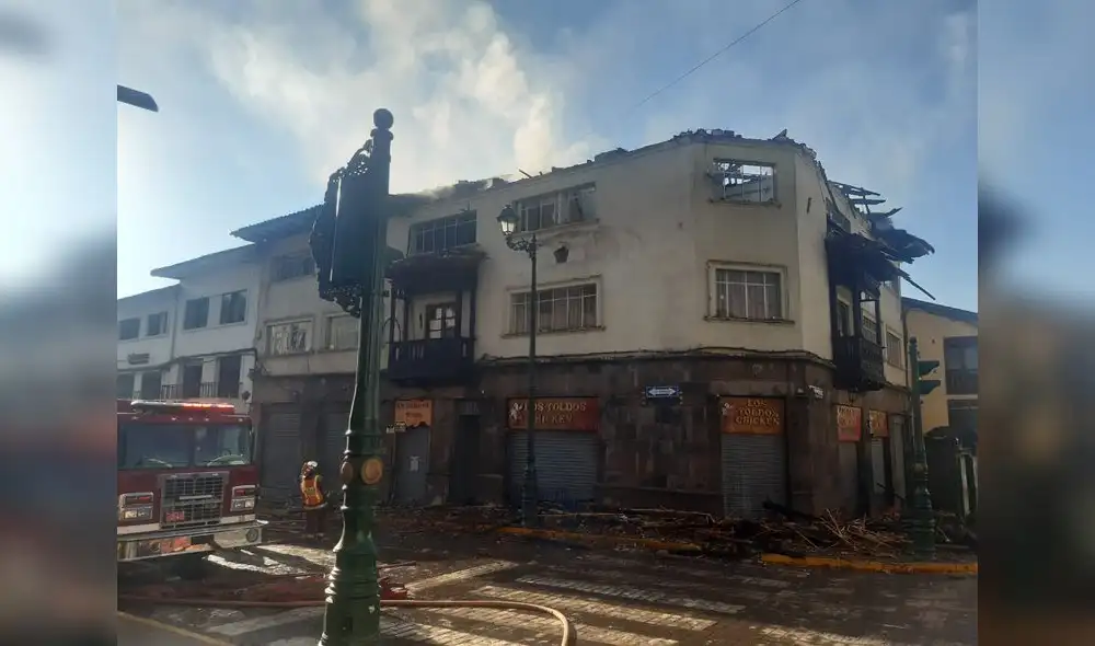 Cusco. Todo el techo quedó dañado producto del fuego que habría empezado por un corto circuito.