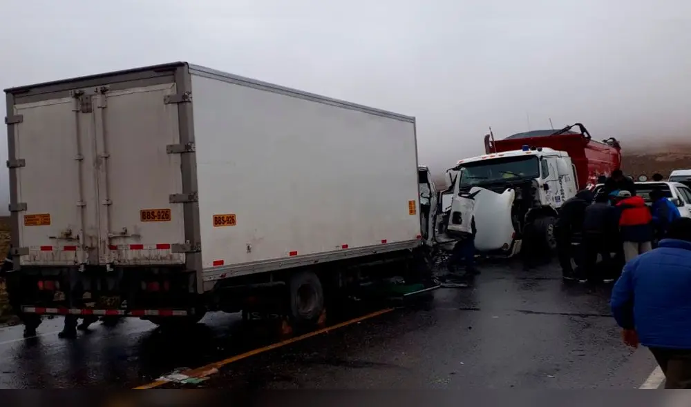 Choque múltiple deja cuatro muertos y tres heridos en vía Arequipa - Puno [FOTOS]