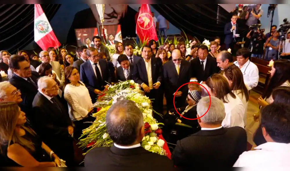 Madre de Alan García llegó hasta el velorio en la Casa del Pueblo [FOTOS]