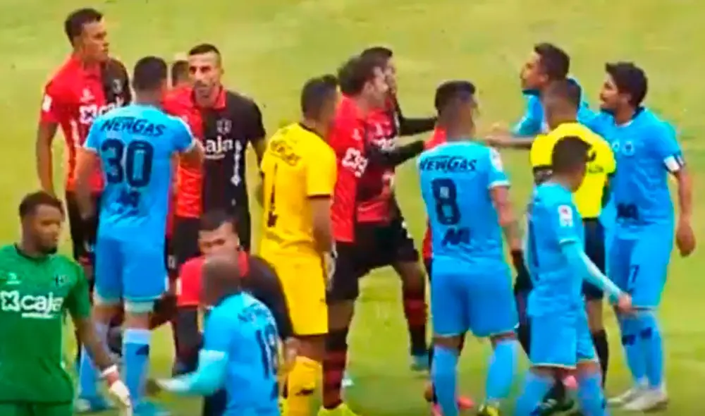 Reimond Manco perdió los papeles y casi arma una pelea en el partido. Foto: GOLPERÚ Reimond Manco perdió los papeles y casi arma una pelea en el partido. Foto: GOLPERÚ