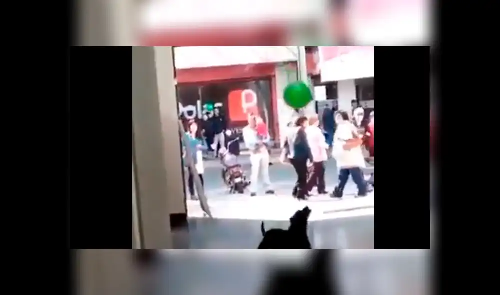 Vía Facebook: Perro encuentra globo en la calle y esta es su asombrosa reacción [VIDEO]