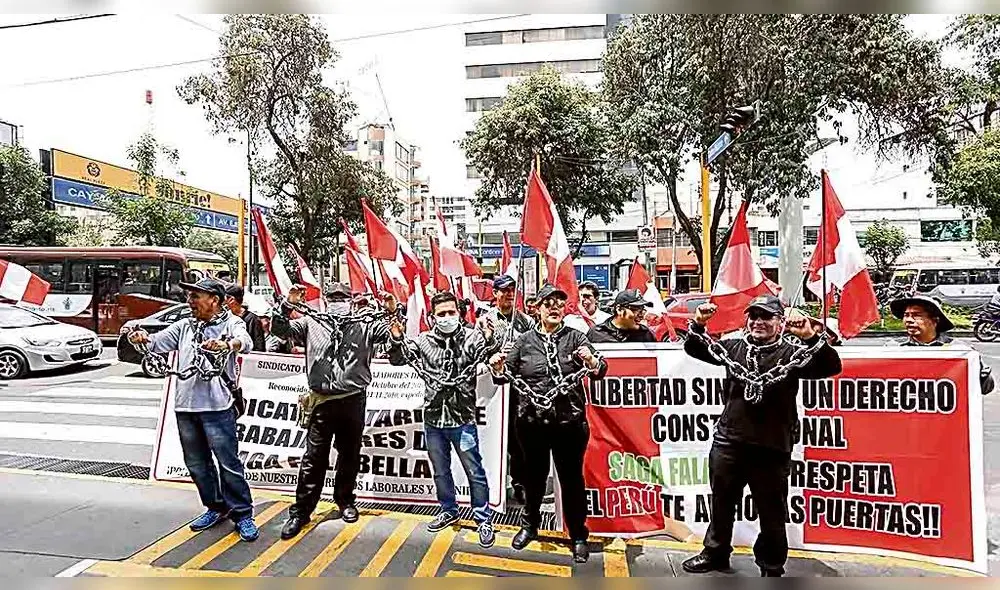 Protesta. Trabajadores sindicalizados de Saga Falabella se sumaron a paralización de 48 horas por sus derechos laborales. Protesta. Trabajadores sindicalizados de Saga Falabella se sumaron a paralización de 48 horas por sus derechos laborales.