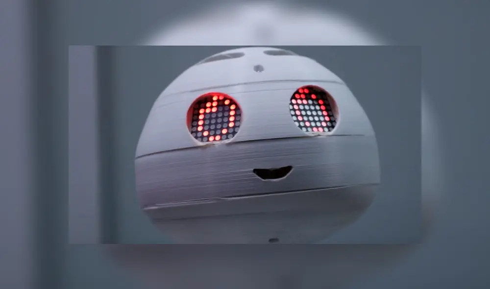 Desliza a la izquierda para conocer al robot ARCA y a dos de sus creadores. Desliza a la izquierda para conocer al robot ARCA y a dos de sus creadores.