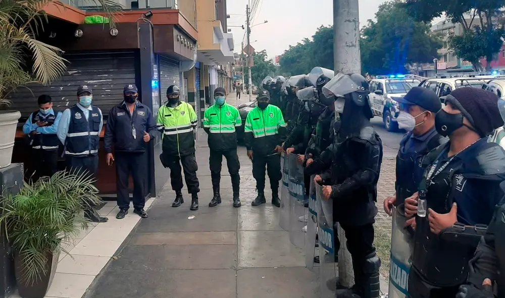 Las de personas celebraban la llegada del nuevo año. Foto: Municipalidad de San Juan de Lurigancho. Las de personas celebraban la llegada del nuevo año. Foto: Municipalidad de San Juan de Lurigancho.