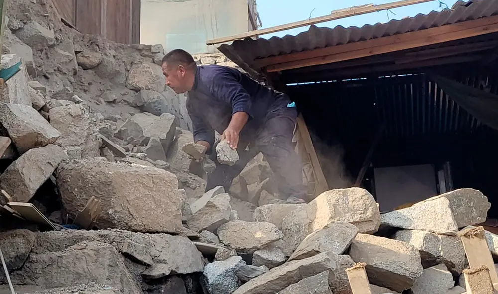 La familia afectada solicitó el apoyo de las autoridades, ya que se quedaron sin hogar tras el derrumbe de su vivienda. Foto: La República.pe