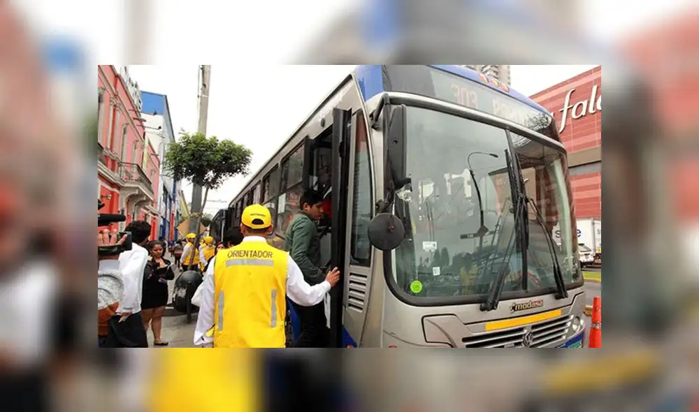  Denuncian cobros irregulares en buses de Corredor Azul