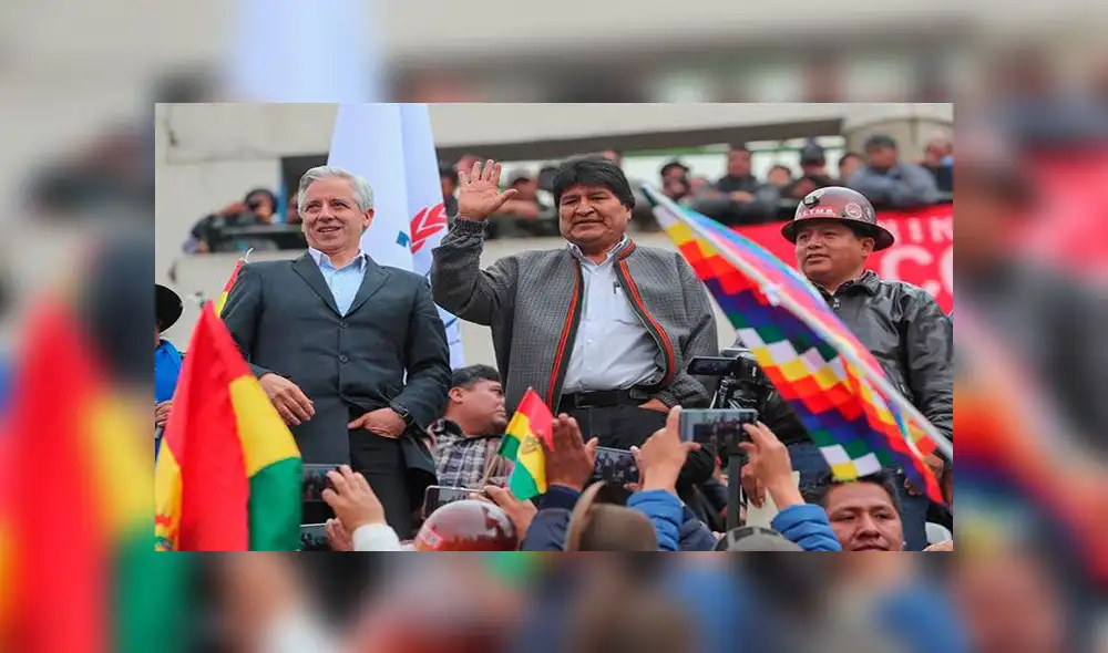 El presidente de Bolivia, Evo Morales (c); junto al vicepresidente, Álvaro Garcia Linera (i), en una plaza céntrica de La Paz. Foto: EFE El presidente de Bolivia, Evo Morales (c); junto al vicepresidente, Álvaro Garcia Linera (i), en una plaza céntrica de La Paz. Foto: EFE