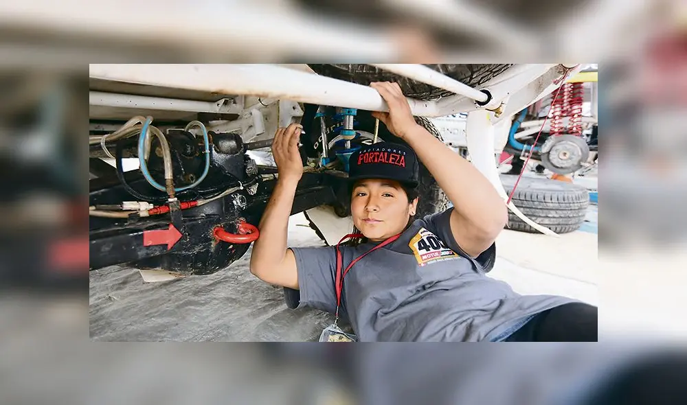 sueños. Deisi es mecánica. Ayer tuvo bastante trabajo reparando los vehículos que compiten en Caminos del Inca. sueños. Deisi es mecánica. Ayer tuvo bastante trabajo reparando los vehículos que compiten en Caminos del Inca.