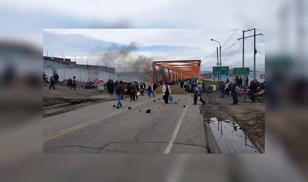 Manifestantes bloquearon puente y otras importantes vías de ingreso a Ilave.