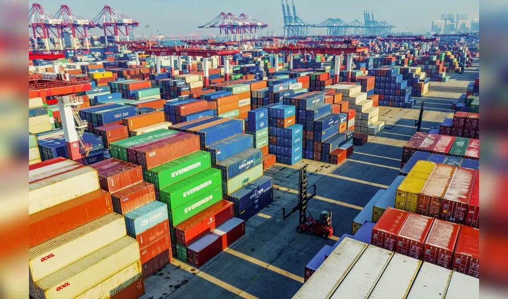 Containers are seen stacked at a port in Qingdao in China's eastern Shandong province on January 14, 2020. - China's trade surplus with the United States narrowed last year as the world's two biggest economies exchanged punitive tariffs in a bruising trade war, official data showed on January 14, on the eve of a deal to ease tensions. (Photo by STR / AFP)