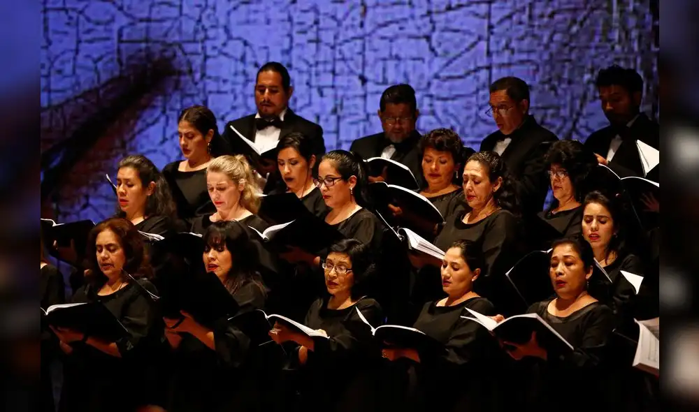 Coro Nacional del Perú en ceremonia de misa andina.