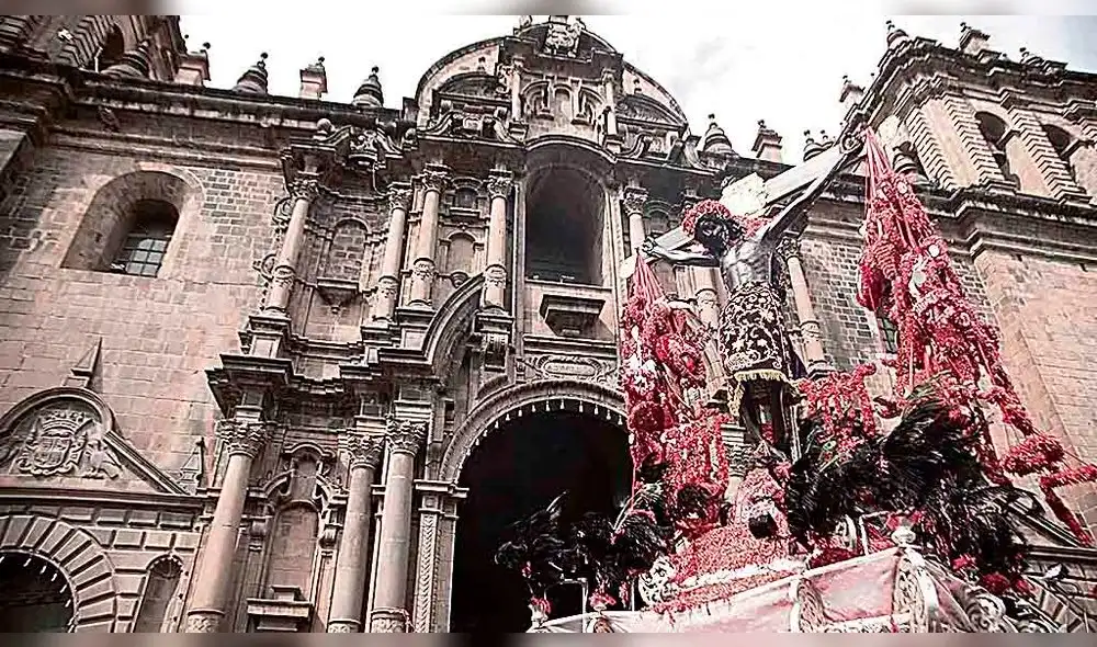 Recorrido. Cientos de fieles se dieron cita en la Plaza Mayor para el inicio de las celebraciones en honor al Señor de los Temblores. Recorrido. Cientos de fieles se dieron cita en la Plaza Mayor para el inicio de las celebraciones en honor al Señor de los Temblores.