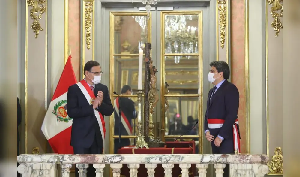 Vizcarra tomó juramento al nuevo gabinete ministerial. Vizcarra tomó juramento al nuevo gabinete ministerial.