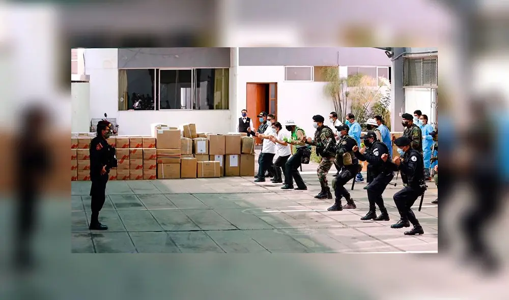 Policías recibieron donativos para combatir el avance del COVID-19.