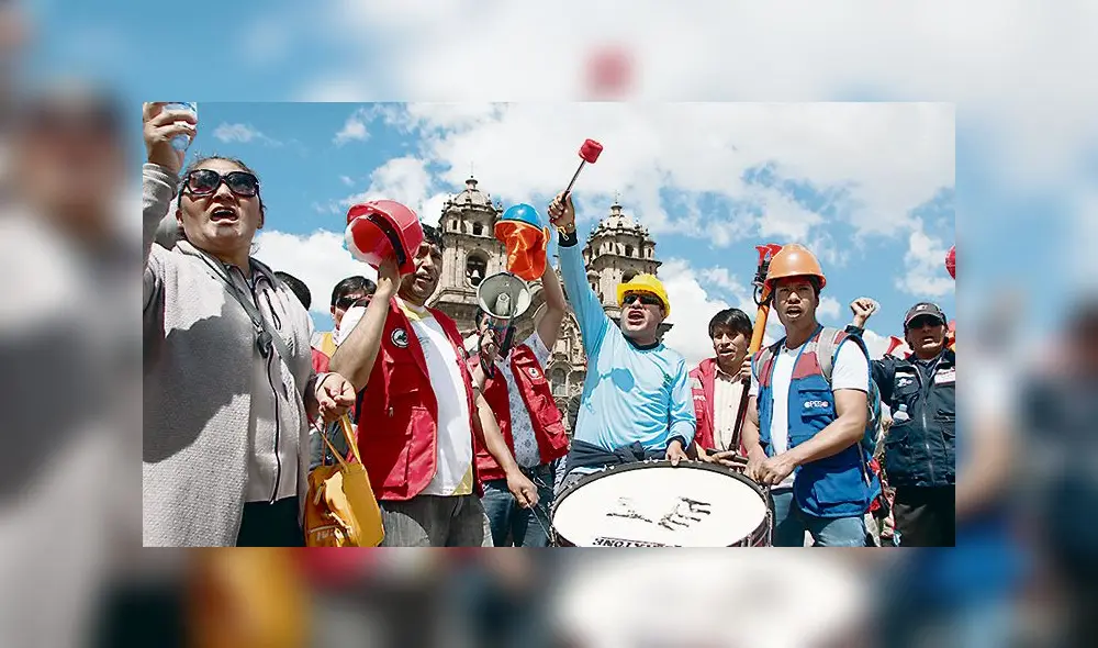 COINCIDENCIA. En Cusco, piensan que propuesta de Vizcarra debe ser respaldada por la ciudadanía desde las calles. COINCIDENCIA. En Cusco, piensan que propuesta de Vizcarra debe ser respaldada por la ciudadanía desde las calles.