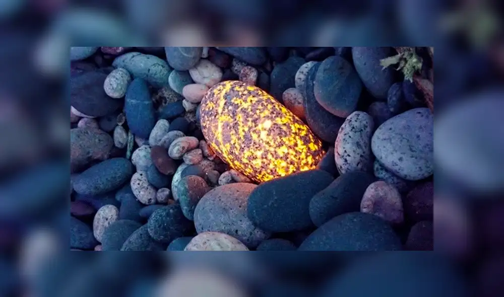 Facebook: hombre descubre extrañas piedras que se iluminan en una playa de Estados Unidos [VIDEO]