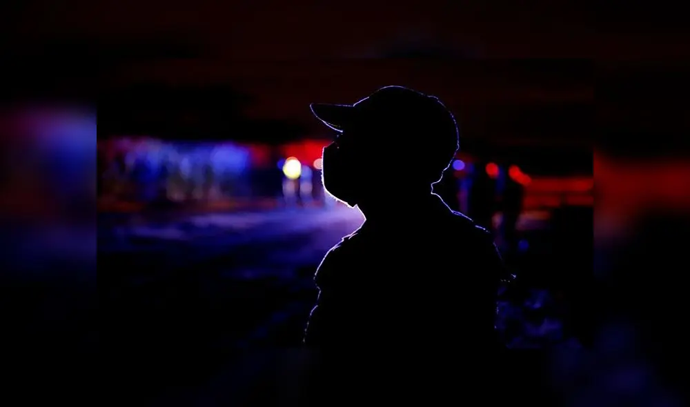 Policías prestan seguridad en el lugar donde fueron asesinados cinco jóvenes en Cali (Colombia). Foto: EFE Policías prestan seguridad en el lugar donde fueron asesinados cinco jóvenes en Cali (Colombia). Foto: EFE
