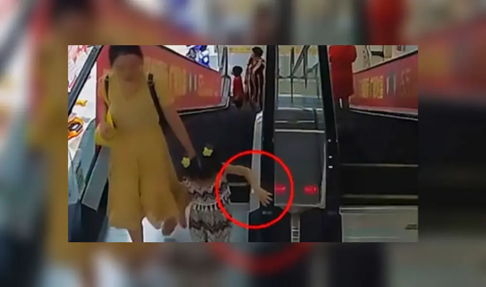 El rescate a la menor duró 10 minutos. Luego fue trasladada hasta un centro médico. Foto: Youtube