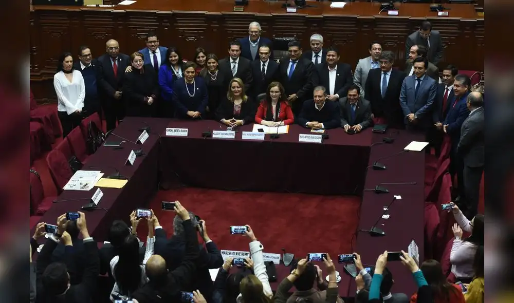 Fujimorismo descarta referéndum para la primera semana de octubre