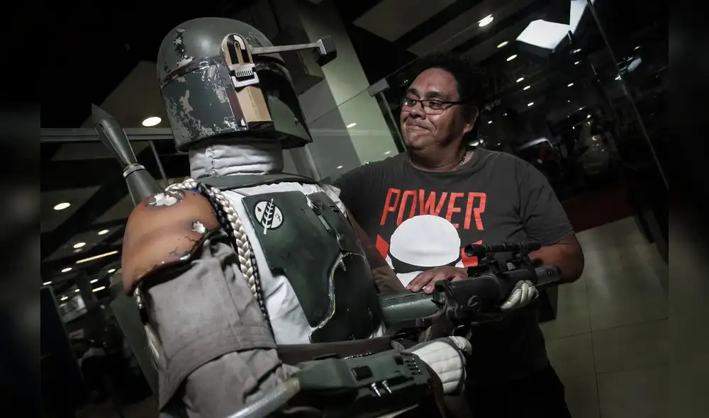 6.12.19 ALDAIR MEJIA

FOTOS A WILLIAM ROSALES DUEÑO Y FANS DE STAR WARS EN PLAZA NORTE