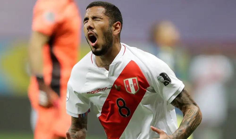 Peña entró en reemplazo de Edison Flores en el duelo ante Uruguay. Foto: Andina