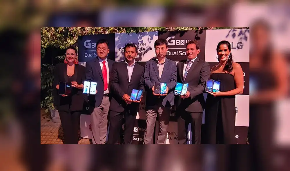 Foto oficial de la presentación del LG G8XThinQ Dual Screem.
