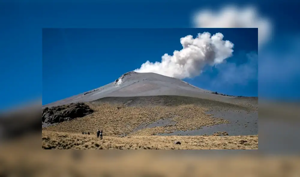 Jóvenes suben y graban interior del volcán Popocatépetl en plena erupción [VIDEOS]