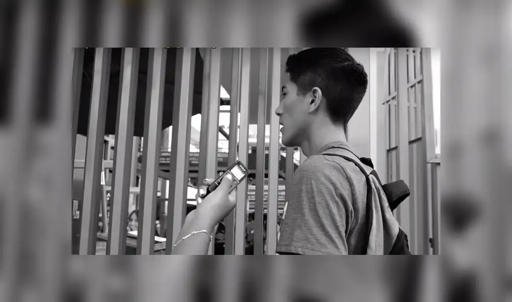 YouTube viral: Este pobre muchacho fue abandonado por su novia frente a cámaras mientras hablaba en inglés [VIDEO]