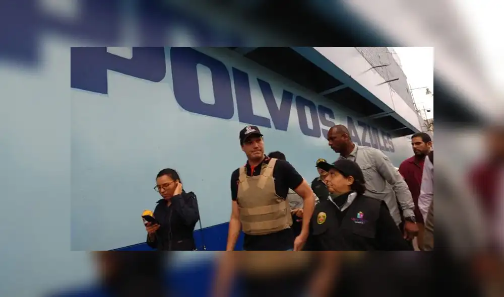 Alcalde George Fosyth y gerente de fiscalización Susel Paredes encabezaron operativo de cierre temporal de Polvos Azules. (Foto: La República)