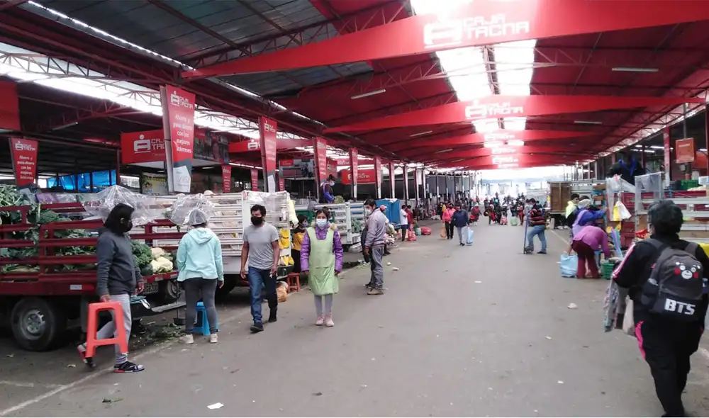 Mercado Grau no se vio abarrotado de clientes como en los fines de semana antes de la pandemia. Foto: La República