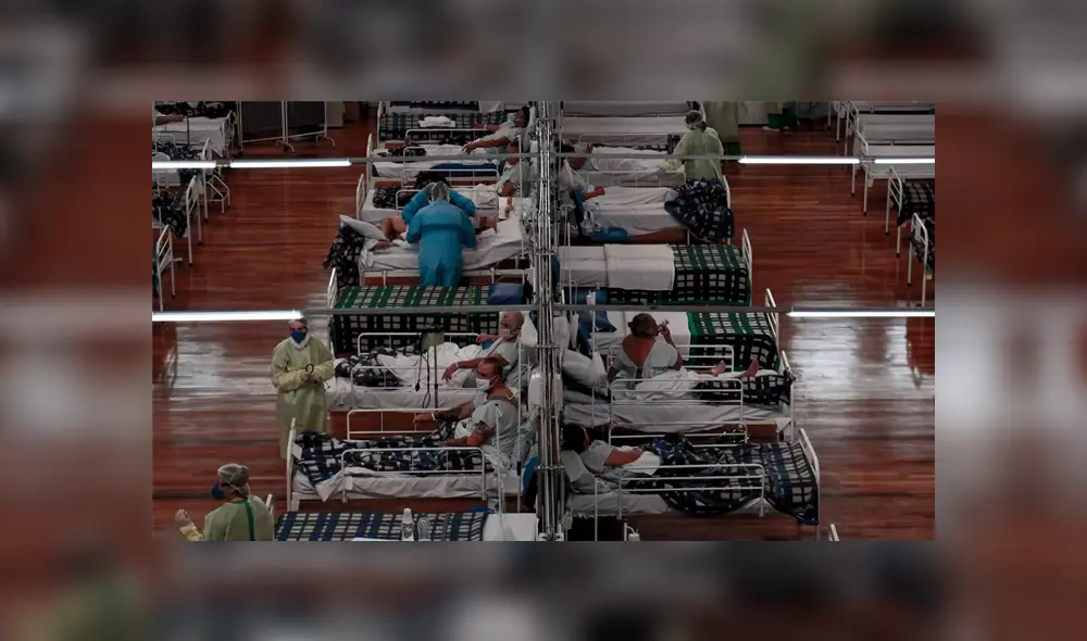 Paciencia con coronavirus internados en un hospital de campaña instalado en un gimnasio deportivo, en Sao Paulo, Brasil. Foto: Captura / AFP Paciencia con coronavirus internados en un hospital de campaña instalado en un gimnasio deportivo, en Sao Paulo, Brasil. Foto: Captura / AFP