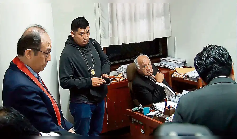 Juez del caso Comunicore es detenido recibiendo dinero