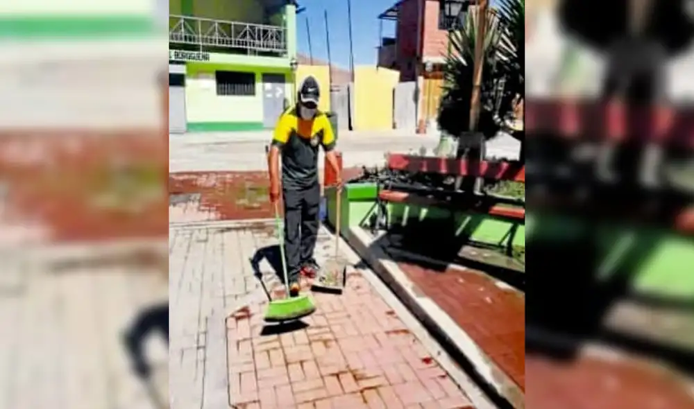 Alcalde tuvo que barrer principales calles de centro poblado. Foto: Sin Fronteras. Alcalde tuvo que barrer principales calles de centro poblado. Foto: Sin Fronteras.