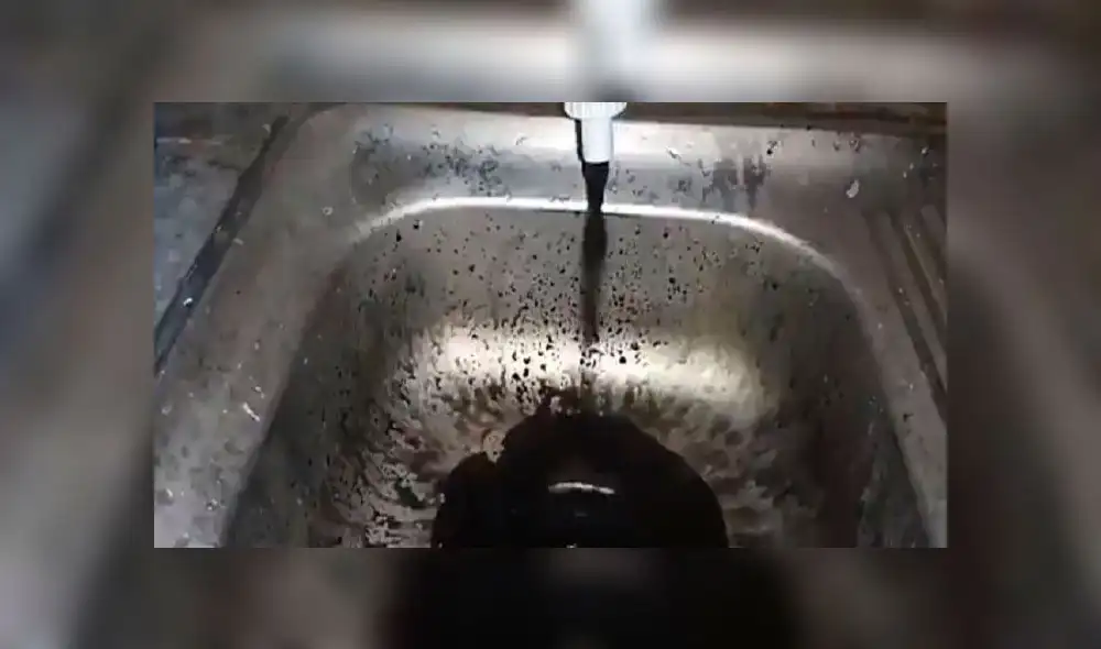 Venezolanos denuncian que el agua llega negra y con olor a desagüe [VIDEO]