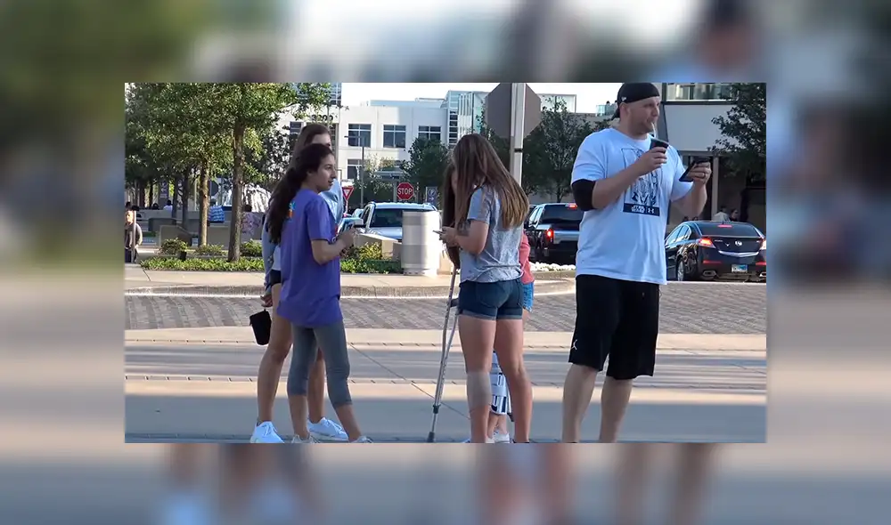 YouTube Viral: Se suelta 'flatulencias' en frente de todos, pero se trataba de un reto viral YouTube Viral: Se suelta 'flatulencias' en frente de todos, pero se trataba de un reto viral