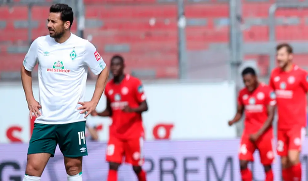 Claudio Pizarro podría descender con el Werder Bremen en su última temporada deportiva. (FOTO: AFP). Claudio Pizarro podría descender con el Werder Bremen en su última temporada deportiva. (FOTO: AFP).