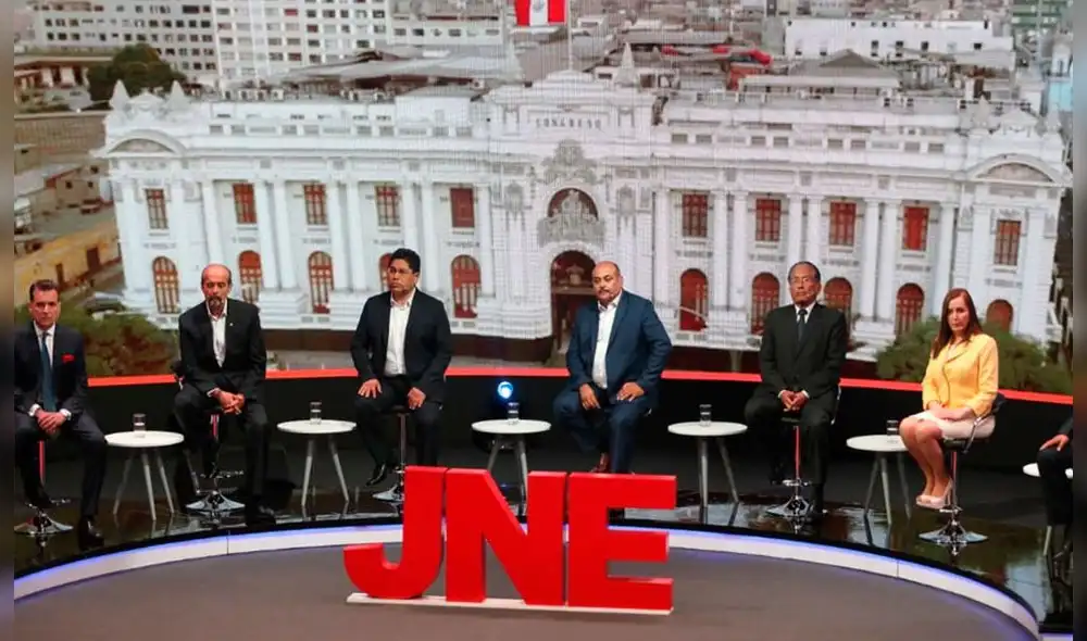JNE entregará credenciales a nuevos congresistas el 28 de febrero JNE entregará credenciales a nuevos congresistas el 28 de febrero