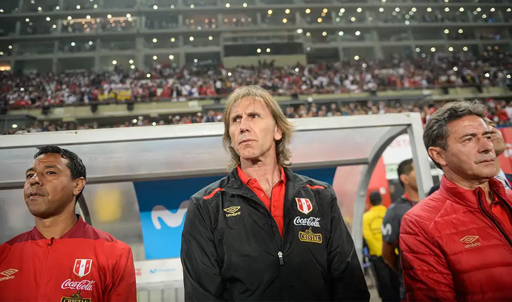 Nolberto Solano junto a Ricardo Gareca y Sergio Satín. | Foto: AFP