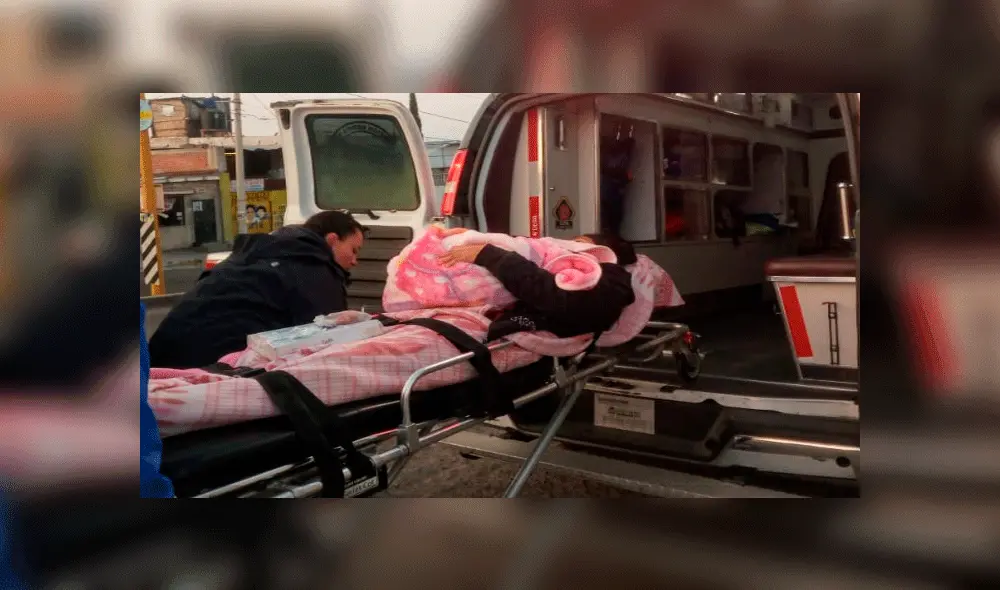 Mujer da a luz en panadería. Mujer da a luz en panadería.