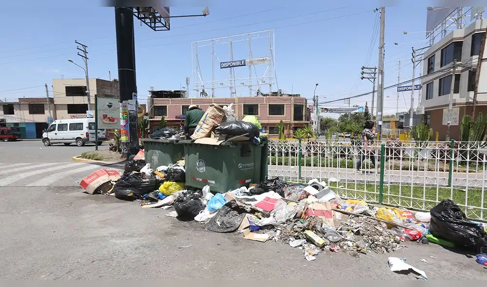 Malestar en Arequipa por basura acumulada en calles [VIDEO]