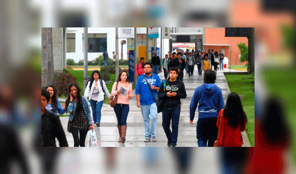 Sunedu exige trabajo de investigación y tesis para obtener grados y títulos.