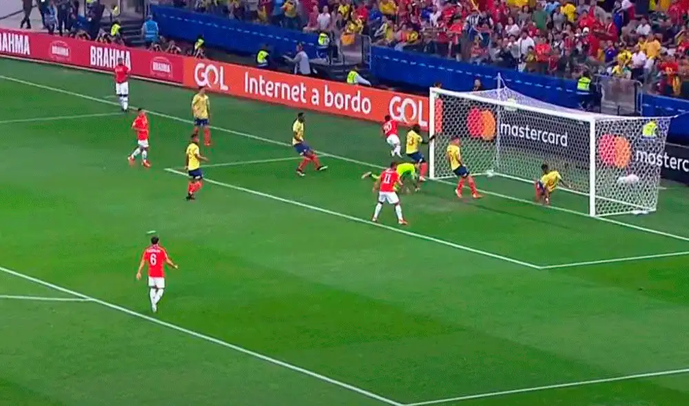 Charles Aránguiz había anotado el 1-0 en el Chile vs Colombia por Copa América 2019, pero el VAR se lo anuló. | Foto: América TV