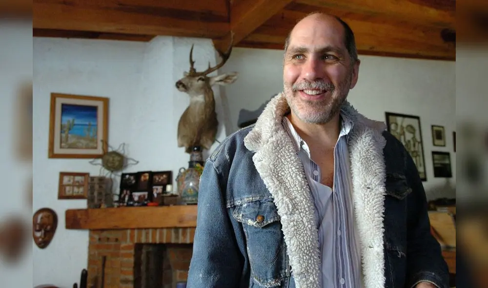 MEX30 - CIUDAD DE MÉXICO (MÉXICO), 23/01/07. - El escritor mexicano Guillermo Arriaga, candidato al Oscar por su guión en la película Babel, durante una entrevista concedida a la Agencia EFE, hoy martes 23 de enero, en su casa de la Ciudad de México. EFE/David de la Paz MEX30 - CIUDAD DE MÉXICO (MÉXICO), 23/01/07. - El escritor mexicano Guillermo Arriaga, candidato al Oscar por su guión en la película Babel, durante una entrevista concedida a la Agencia EFE, hoy martes 23 de enero, en su casa de la Ciudad de México. EFE/David de la Paz