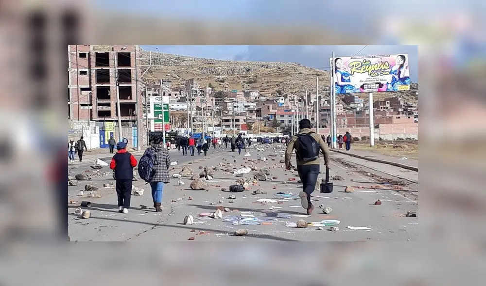 Vías de ingreso y salida a Puno amanecieron bloqueadas Vías de ingreso y salida a Puno amanecieron bloqueadas