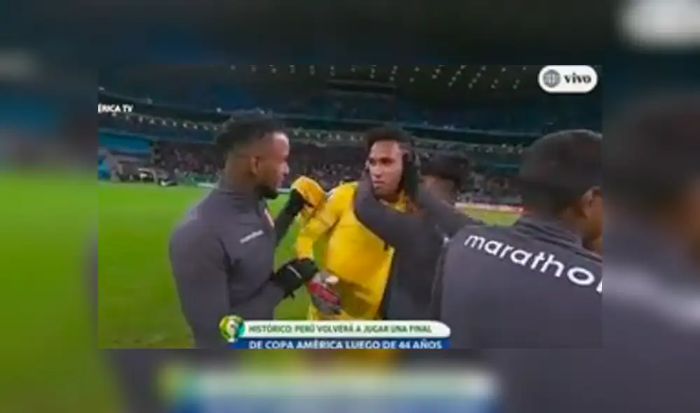 Peru vs Chile: Pedro Gallese recibe las felicitaciones de sus compañeros tras su buena actuación. Peru vs Chile: Pedro Gallese recibe las felicitaciones de sus compañeros tras su buena actuación.