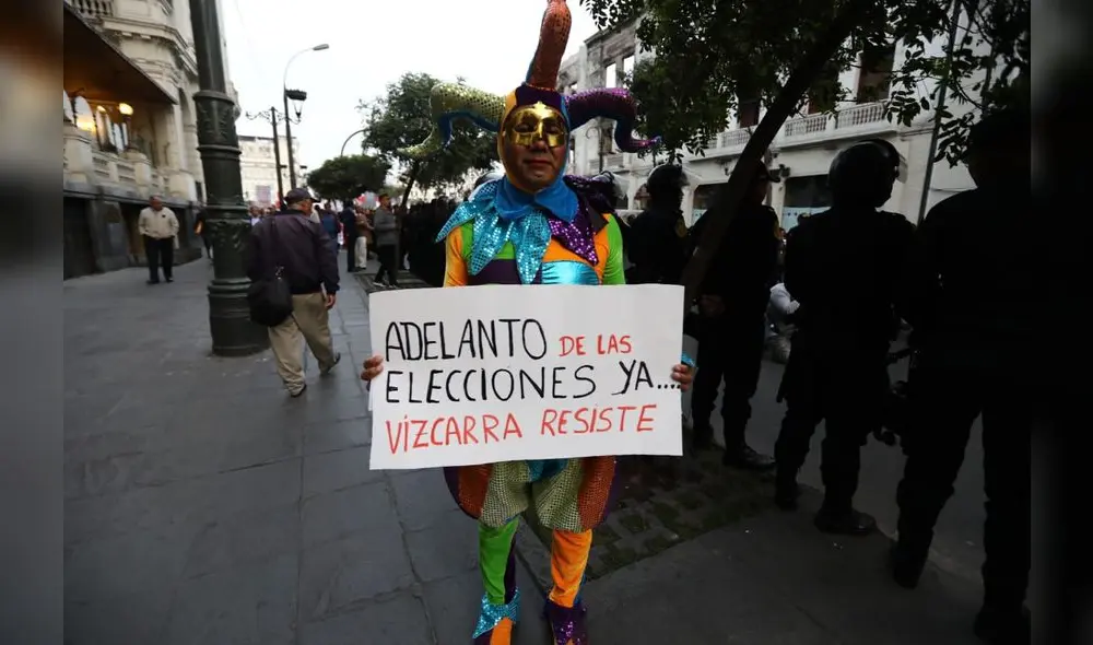 “¡Que se vayan todos!”: las mejores postales de la marcha a favor del adelanto de elecciones “¡Que se vayan todos!”: las mejores postales de la marcha a favor del adelanto de elecciones