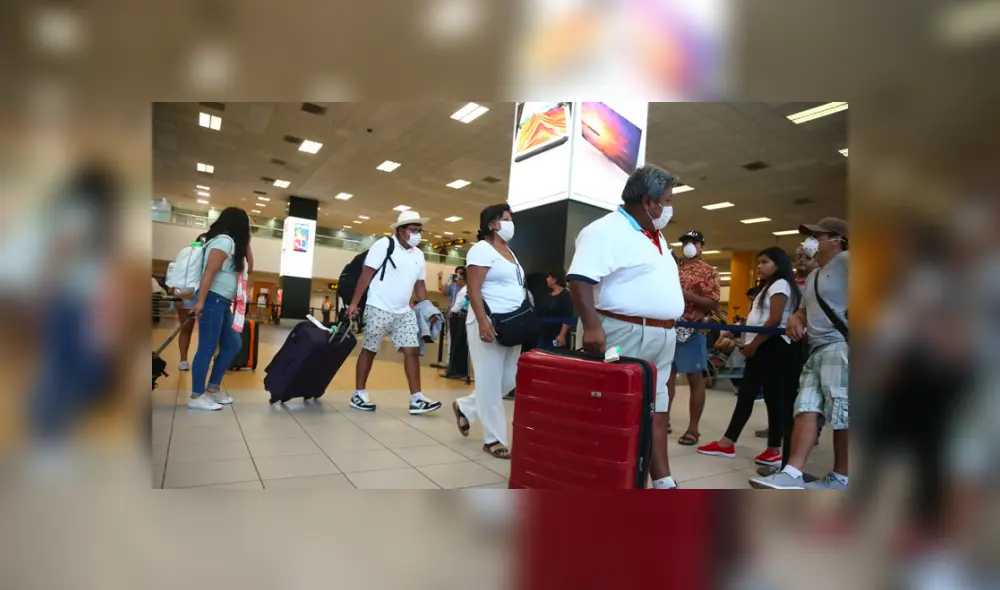 Comando COVID en desacuerdo por reinicio de vuelos internacionales. (Foto: La República)