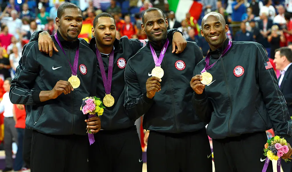 LeBron James se hizo un tatuaje en honor a su amigo fallecido Kobe Bryant. Foto: EFE