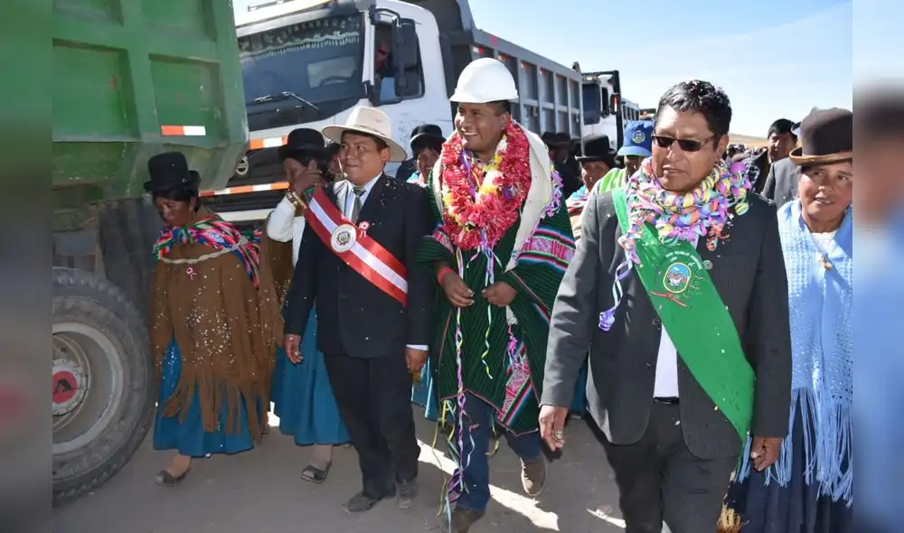 El gobernador regional de Puno, Walter Aduviri participó del inicio de las obras de la carretera Kelluyo –Pizacoma, II tramo.
