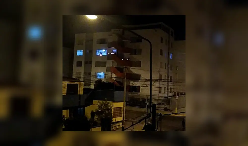 Pusieron faroles en casas y calles. Pusieron faroles en casas y calles.